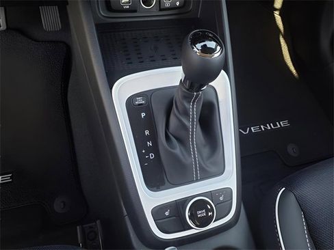 New 2025 Hyundai Venue Limited image 12