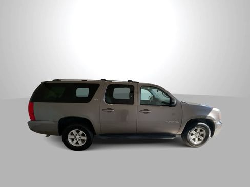 Used 2013 GMC Yukon XL SLT w/ SLT-2 Equipment Package AWD/4WD image 9