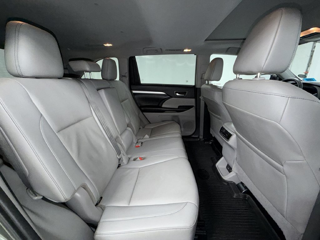 Used 2019 Toyota Highlander XLE AWD/4WD image 18