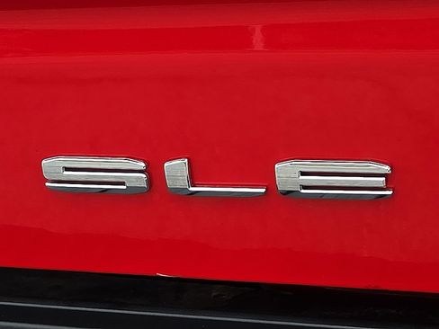 Used 2020 GMC Sierra 1500 SLE w/ SLE Value Package AWD/4WD image 9