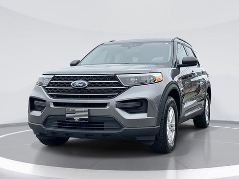 Used 2022 Ford Explorer XLT image 1