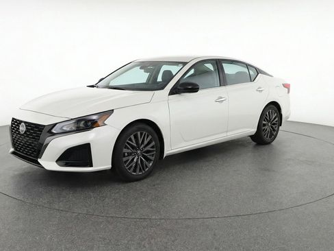 Used 2025 Nissan Altima 2.5 SV image 3