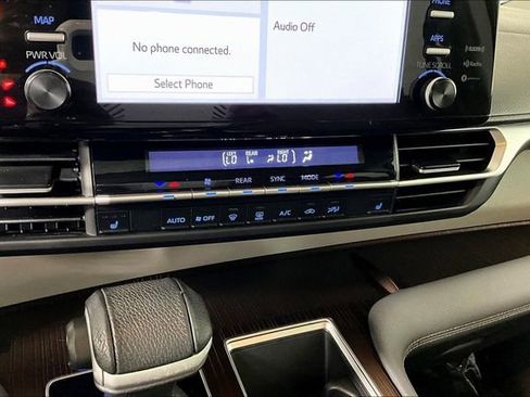 Used 2021 Toyota Sienna XLE image 33