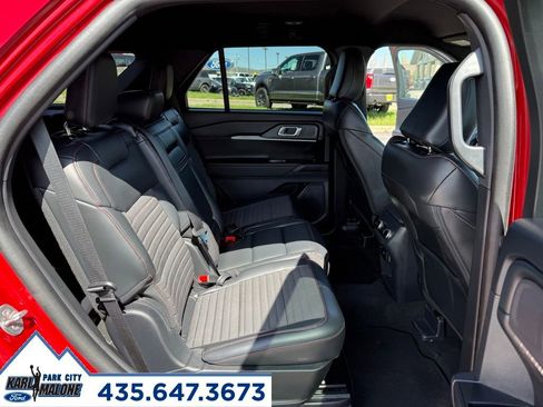 Used 2025 Ford Explorer ST-Line w/ ST-Line Street Pack AWD/4WD image 35