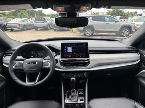 Used 2025 Jeep Compass Limited AWD/4WD image 34