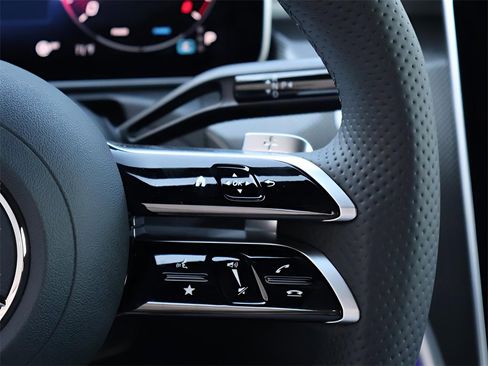 Certified 2025 Mercedes-Benz CLE 300 4MATIC Coupe image 32