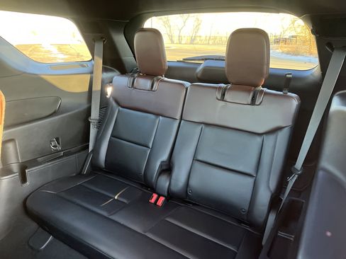 Used 2020 Ford Explorer Platinum w/ Premium Technology Package image 13