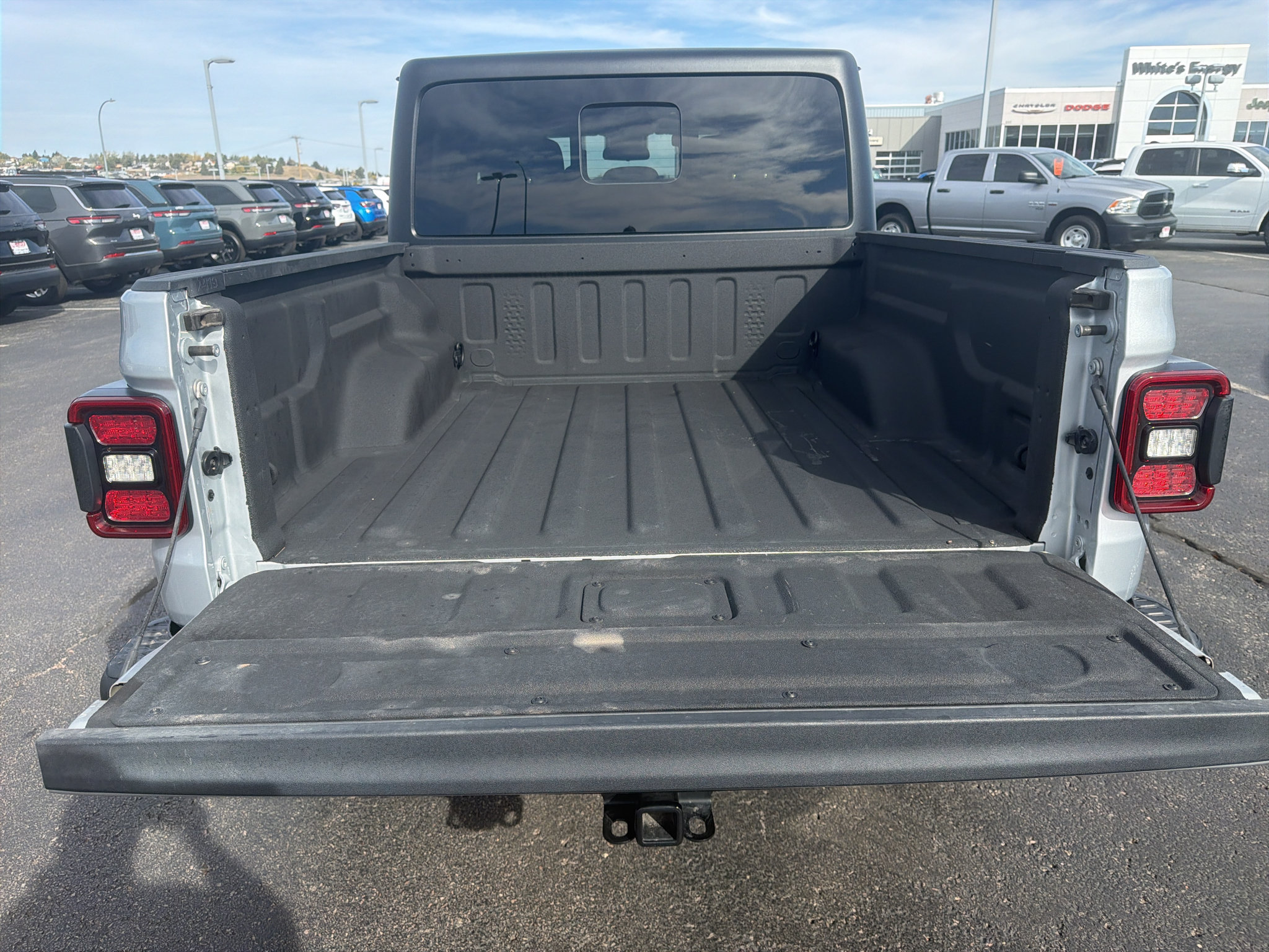 Used 2024 Jeep Gladiator Rubicon w/ Convenience Group AWD/4WD image 15