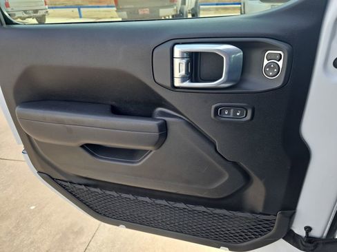 Used 2024 Jeep Wrangler Unlimited Rubicon image 28