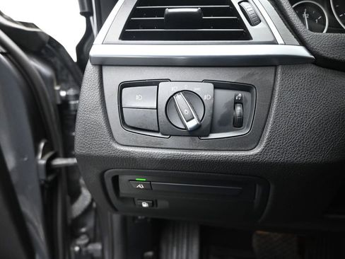 Used 2018 BMW 330e w/ Convenience Package image 13