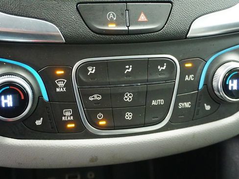 Used 2022 Chevrolet Equinox LT w/ Driver Convenience Package AWD/4WD image 34