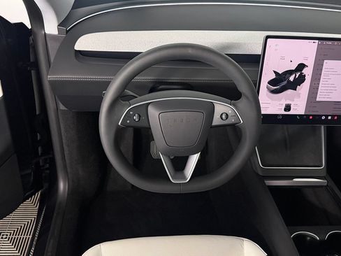 Used 2026 Tesla Model Y 2WD image 30