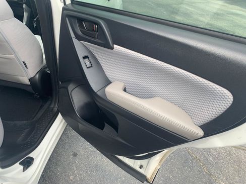 Used 2017 Subaru Forester 2.5i Premium AWD/4WD image 33