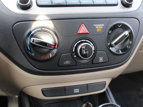 Used 2019 Hyundai Accent SE FWD image 24