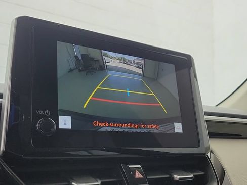 Used 2023 Toyota Corolla Cross XLE w/ Convenience Package FWD image 30