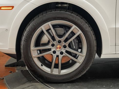Used 2025 Porsche Cayenne image 14