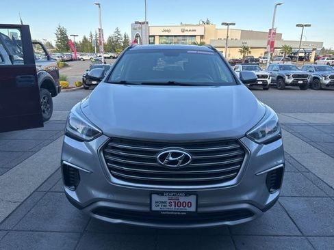 Used 2018 Hyundai Santa Fe SE FWD image 2