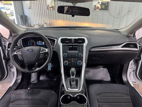 Used 2014 Ford Fusion SE image 20