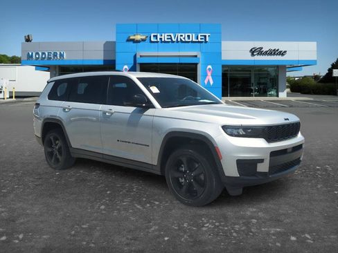 Used 2023 Jeep Grand Cherokee L Altitude AWD/4WD image 7