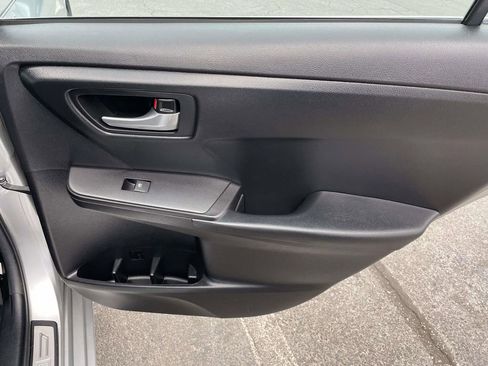 Used 2016 Toyota Camry SE image 40