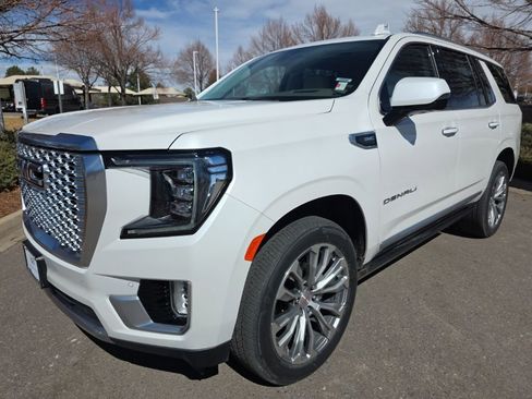 Used 2021 GMC Yukon Denali w/ Denali Premium Package image 2