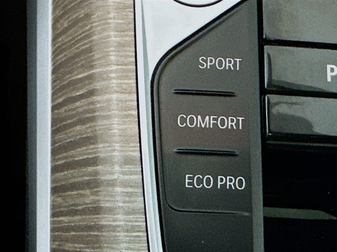 Used 2025 BMW 330i Sedan image 26