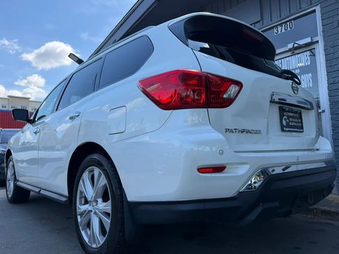 Used 2019 Nissan Pathfinder SL w/ SL Premium Package AWD/4WD image 5