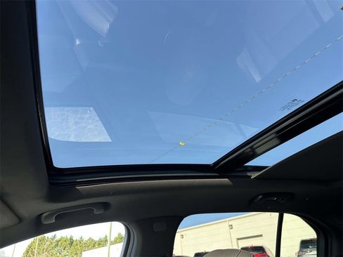 Used 2024 Cadillac XT4 Sport image 19