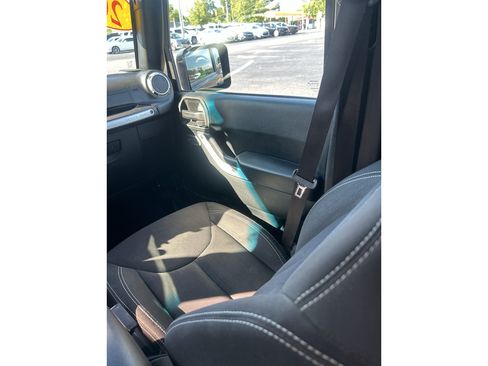 Used 2017 Jeep Wrangler Unlimited Sahara w/ Dual Top Group AWD/4WD image 10