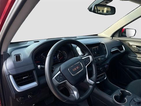 Used 2024 GMC Terrain SLE w/ Driver Convenience Package image 11