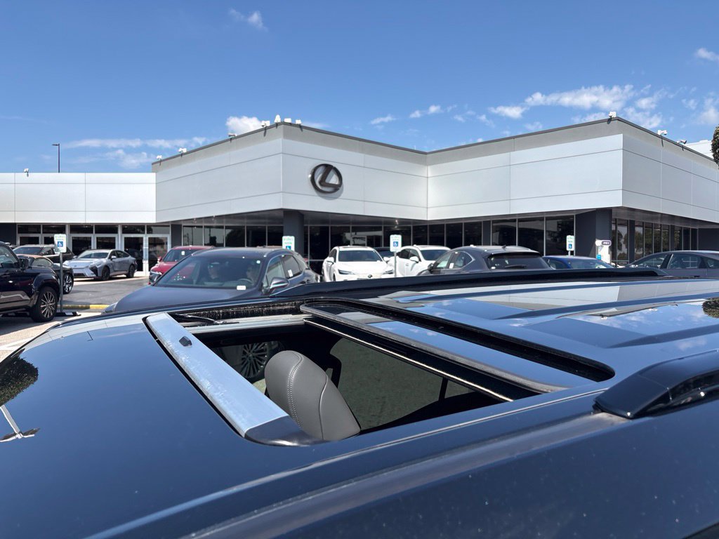 Certified 2024 Lexus GX 550 w/ Cold Area Package AWD/4WD image 10