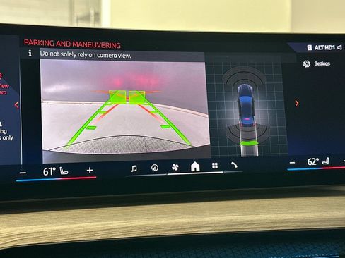Certified 2025 BMW i4 eDrive40 RWD image 23