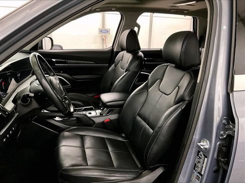 Used 2023 Kia Telluride EX w/ EX Captain's Chair Package AWD/4WD image 24