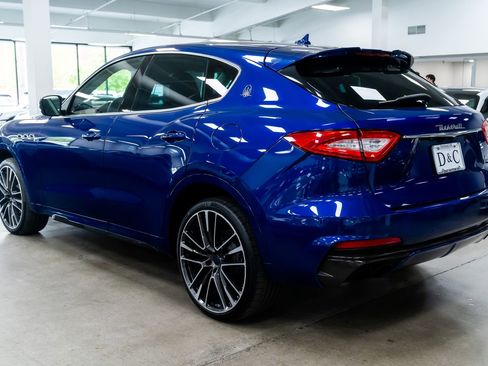 Used 2019 Maserati Levante Trofeo AWD/4WD image 4