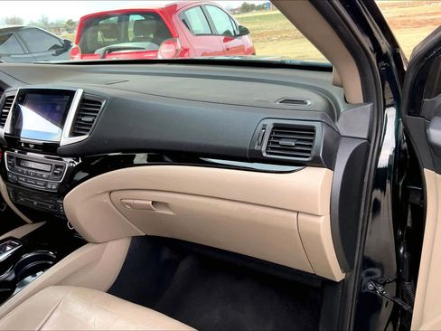 Used 2016 Honda Pilot Touring image 19