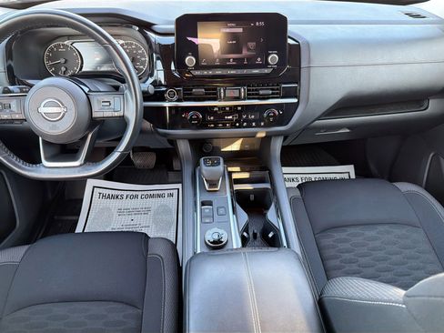 Used 2023 Nissan Pathfinder SV w/ SV Premium Package image 18