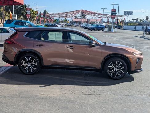 Used 2026 Toyota Crown Signia image 4