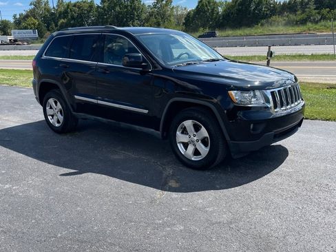 Used 2011 Jeep Grand Cherokee Laredo AWD/4WD image 7