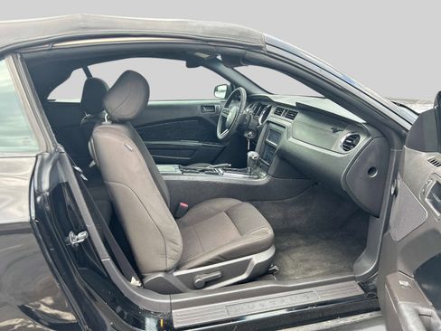 Used 2012 Ford Mustang 2dr Conv V6 Premium RWD image 12