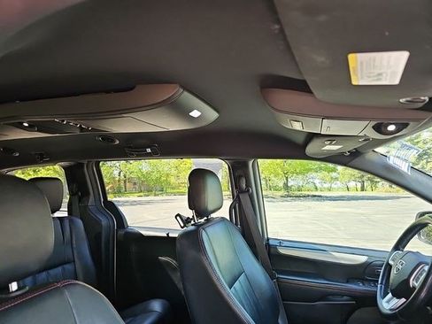 Used 2019 Dodge Grand Caravan GT FWD image 12