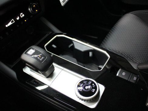 New 2025 Mitsubishi Outlander ES image 14