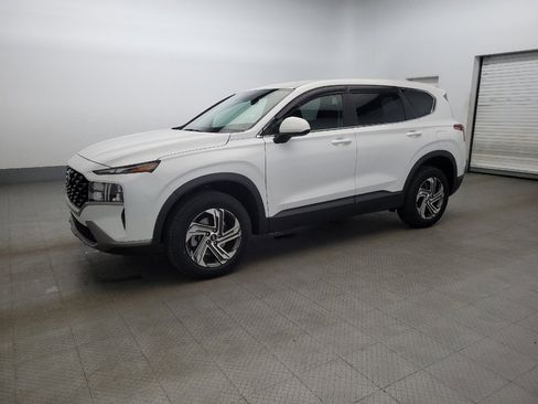Used 2022 Hyundai Santa Fe SE image 2