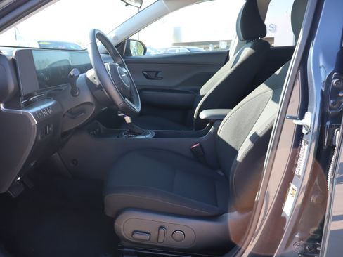 Used 2025 Hyundai Kona SEL image 9