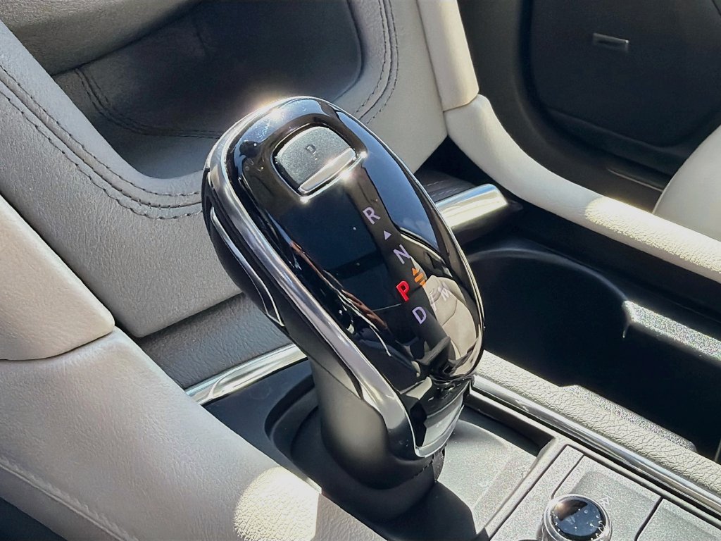 Used 2025 Cadillac XT5 Premium Luxury FWD image 16