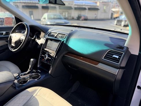 Used 2017 Ford Explorer Platinum image 23