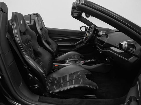 Certified 2021 Ferrari F8 Tributo RWD image 22