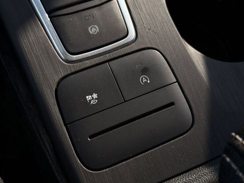 Used 2020 Ford Escape SE image 21