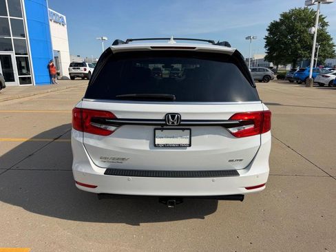 Certified 2023 Honda Odyssey Elite image 3