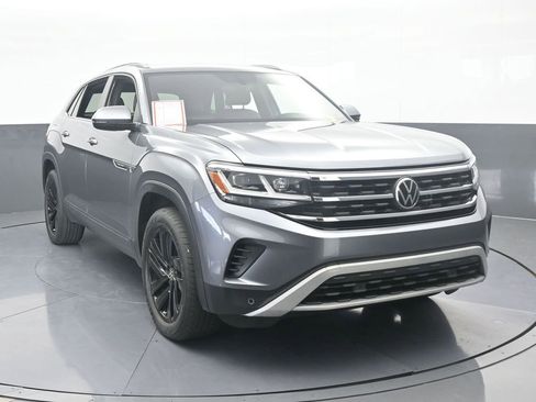 Used 2022 Volkswagen Atlas Cross Sport SE w/ Black Wheel Package image 9
