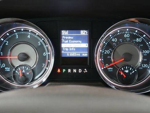 Used 2014 Chrysler Town & Country Touring-L w/ Driver Convenience Group image 18